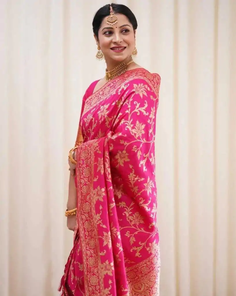KP 4077 Pink Soft Lichi Silk Saree Perfect for Wedding, Party, Baisakhi, Temple Visit, Anniversary . Best Price ₹1349. Delivery 4-6 Working Days. | Bollywood Sarees, Creative Sarees, Designer Sarees, Embroidered Sarees, Ethnic Saree, Modern Digital sarees, Party Wear Sarees, Sarees