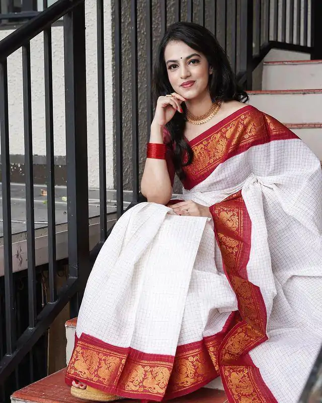 KP 3025 Red Soft Lichi Silk Saree Perfect for Wedding, Party, Baby Shower, Onam, Durga Puja . Available at ₹1449 only. Delivery 4-6 Working Days. | Bollywood Sarees, Creative Sarees, Designer Sarees, Embroidered Sarees, Ethnic Saree, Modern Digital sarees, Party Wear Sarees, Sarees