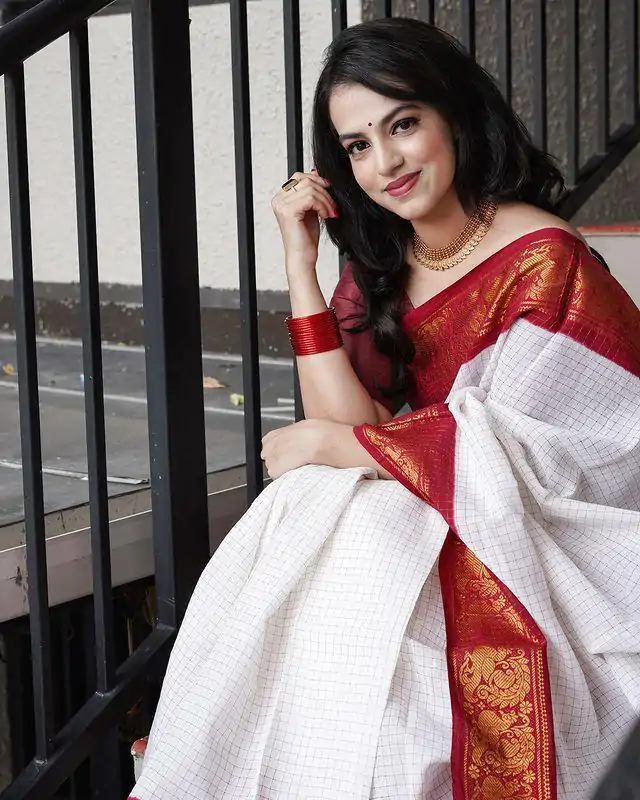 KP 3025 Red Soft Lichi Silk Saree Perfect for Wedding, Party, Baby Shower, Onam, Durga Puja . Available at ₹1449 only. Delivery 4-6 Working Days. | Bollywood Sarees, Creative Sarees, Designer Sarees, Embroidered Sarees, Ethnic Saree, Modern Digital sarees, Party Wear Sarees, Sarees