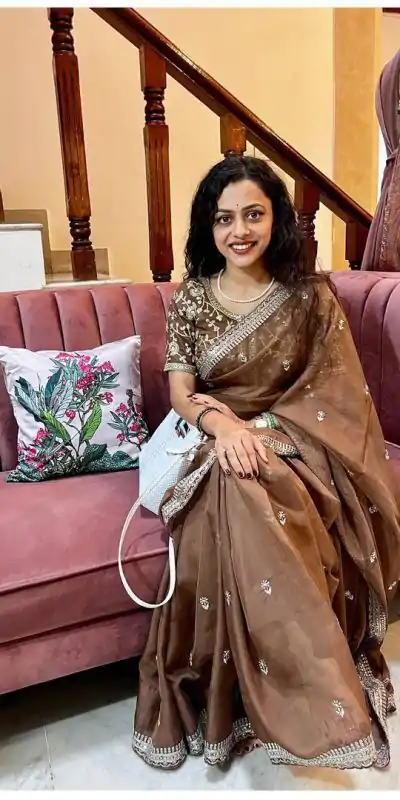 AC MAGIC CIRCLE Brown Soft Organza Saree Perfect for Wedding, Party, Haldi, Festival Celebrations, Diwali – . Grab it for ₹2099. Delivery 4-6 Working Days | Bollywood Sarees, Creative Sarees, Designer Sarees, Embroidered Sarees, Ethnic Saree, Modern Digital sarees, Party Wear Sarees, Sarees
