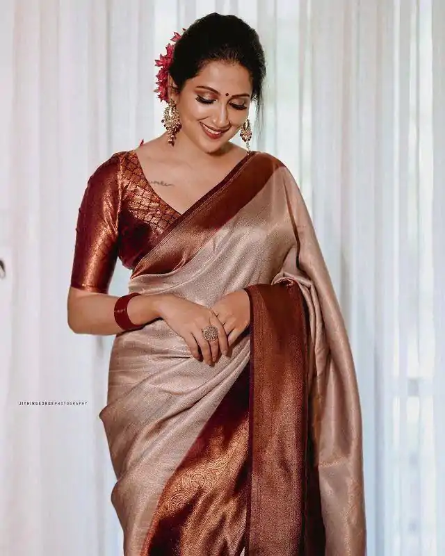 Off White Soft Lichi Silk On All Over Saree - Image 6